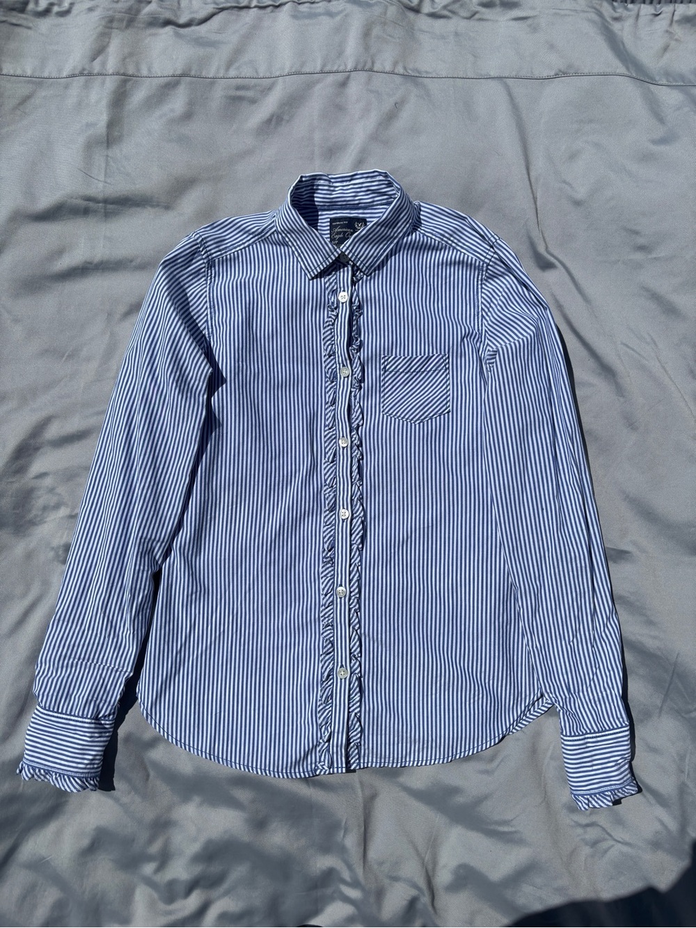 American Eagle Outfitters Women’s Blue and White Striped Button-Up Shirt